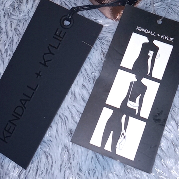 Kendell + Kylie wallet  💕 - Picture 11 of 12